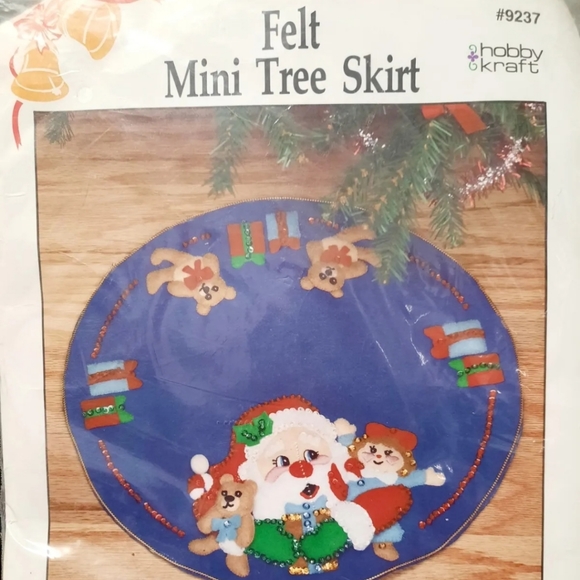 Felt Mini Tree Skirt - Picture 1 of 2